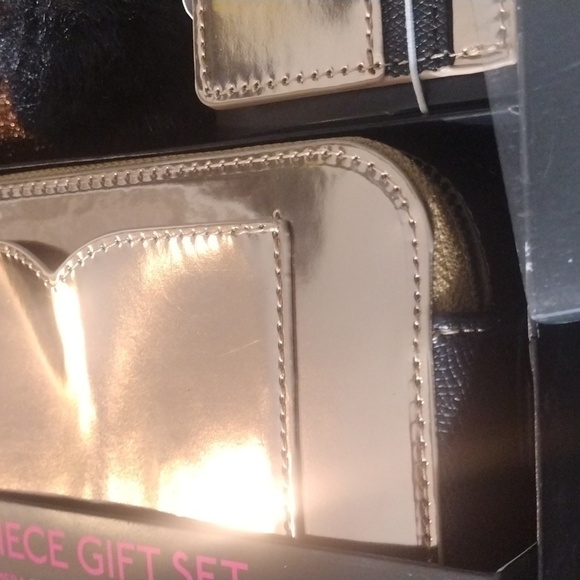 No boundaries Camara crossbody bag and card holder w\strap nwt - Picture 4 of 7